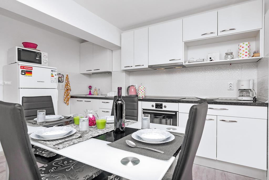 Guesthouse Josko Makarska Extérieur photo